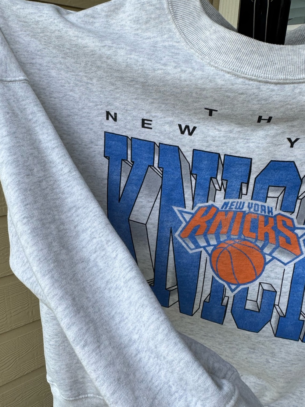 Abercrombie Fitch New York Knicks Graphic Crewneck Retro NBA Champ Sweatshirt - Picture 4 of 7